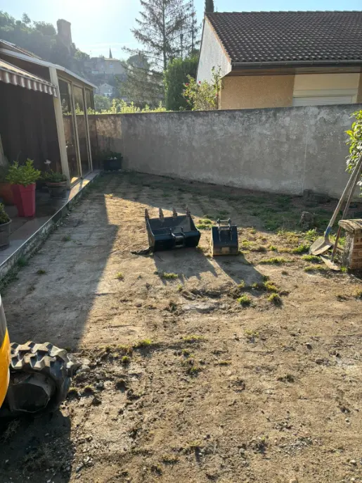 Terrassement d'un terrain à la mini-pelle à Livron-sur-Drôme